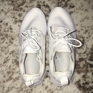 Nike Women’s Roshe Two 'White' Sneakers Size 6.5